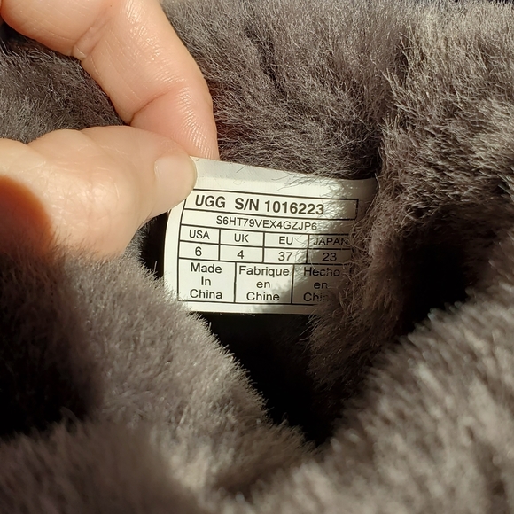 Ugg Classic Gray Boots - Picture 4 of 9